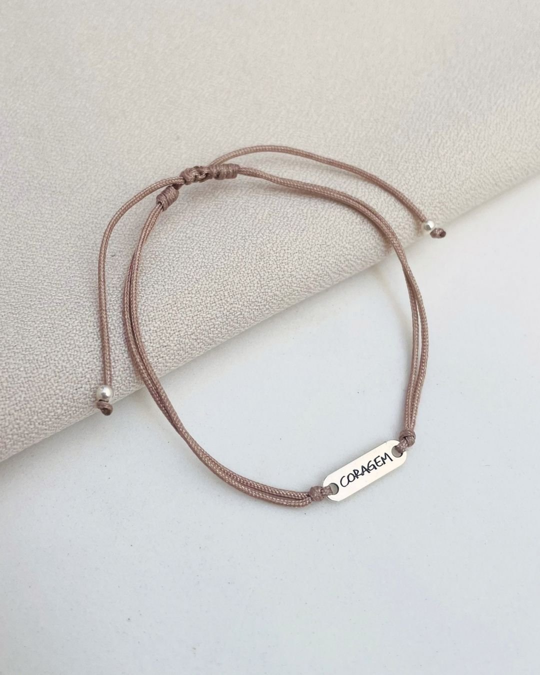 PULSEIRA CORAGEM CORDÃO BEGE E PRATA 925