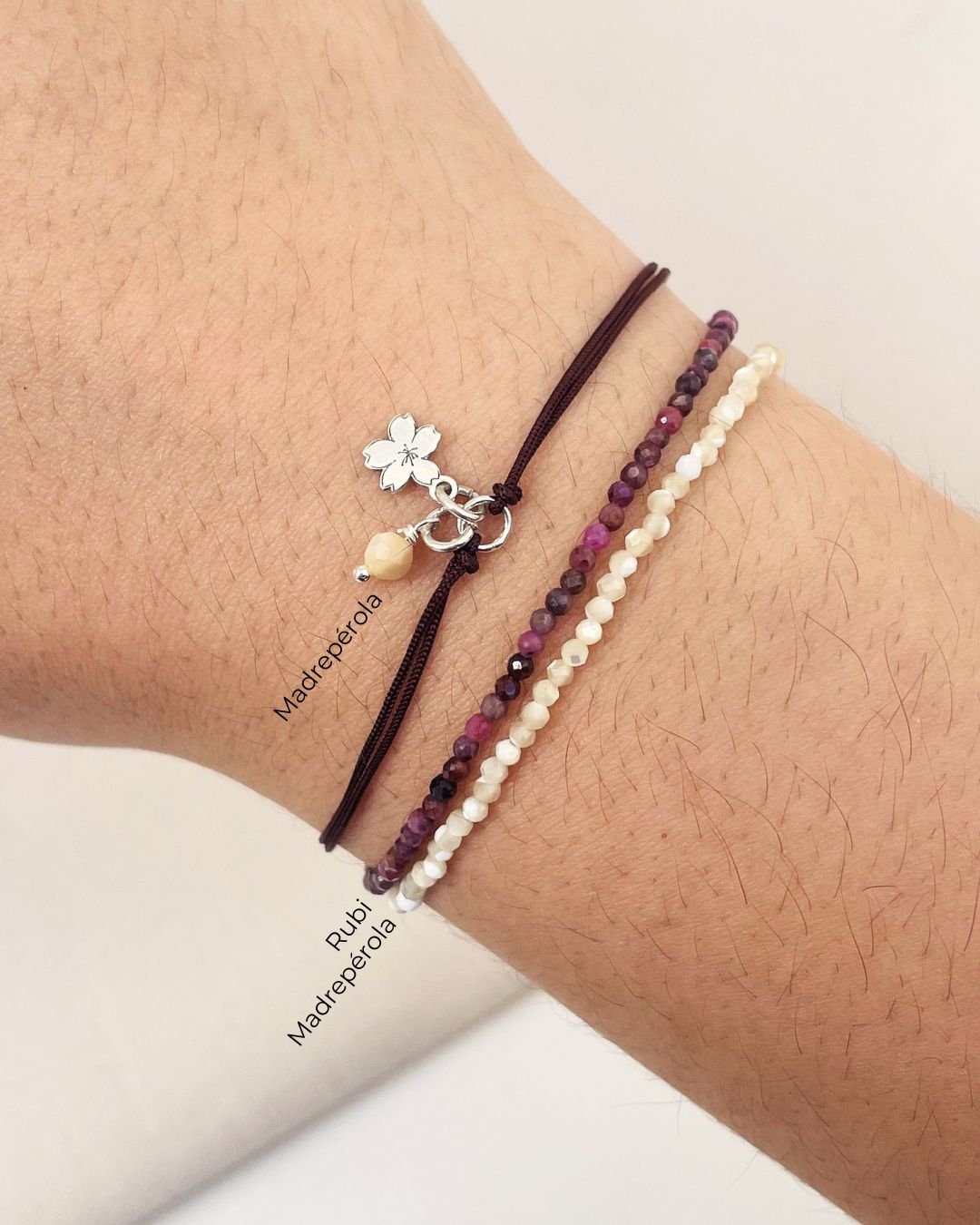 PULSEIRA CORDÃO MARROM COM MINI SAKURA