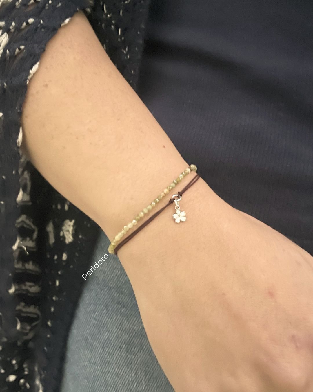 PULSEIRA CORDÃO MARROM COM MINI SAKURA