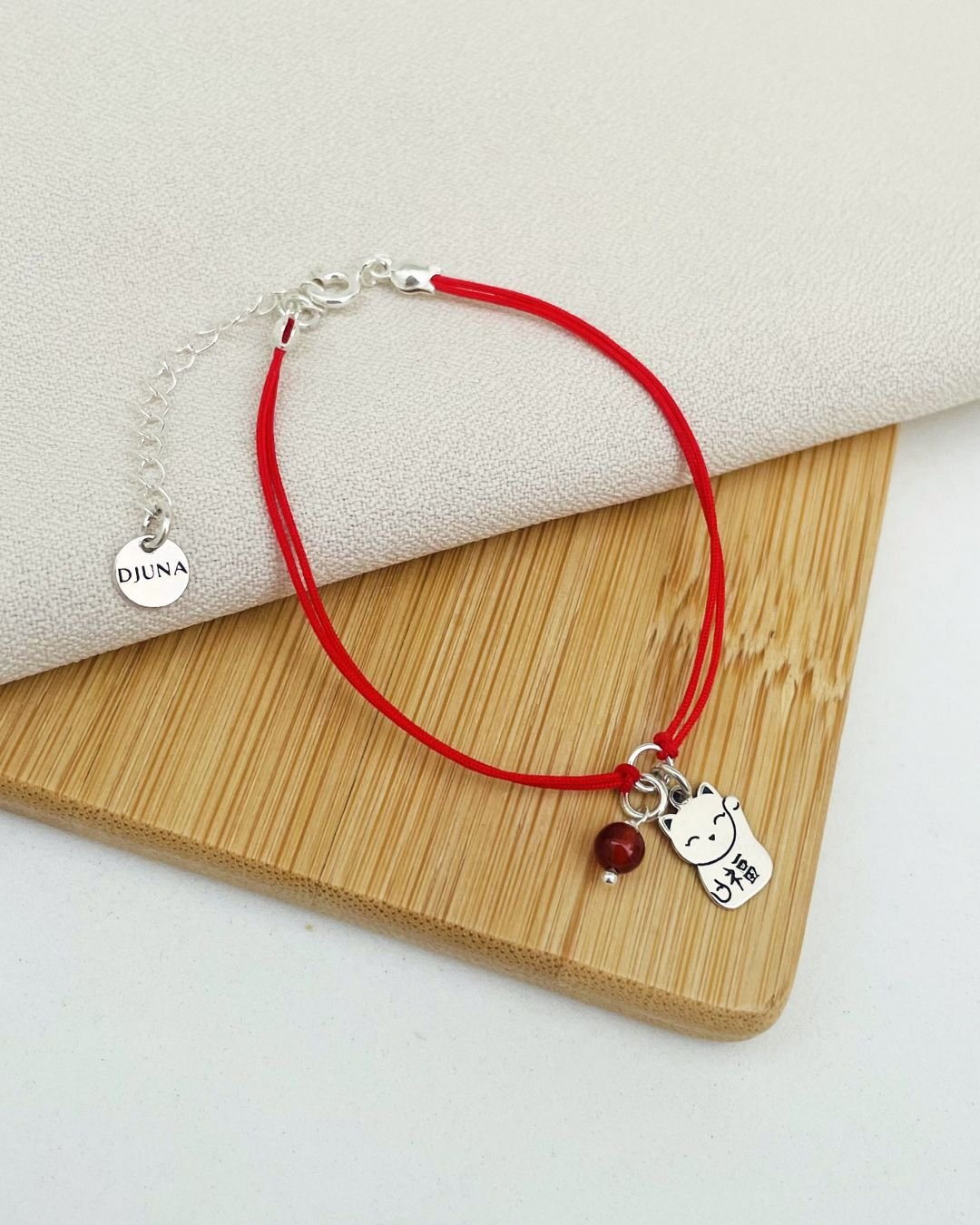 PULSEIRA GATO DA SORTE CORDÃO VERMELHO E PRATA 925