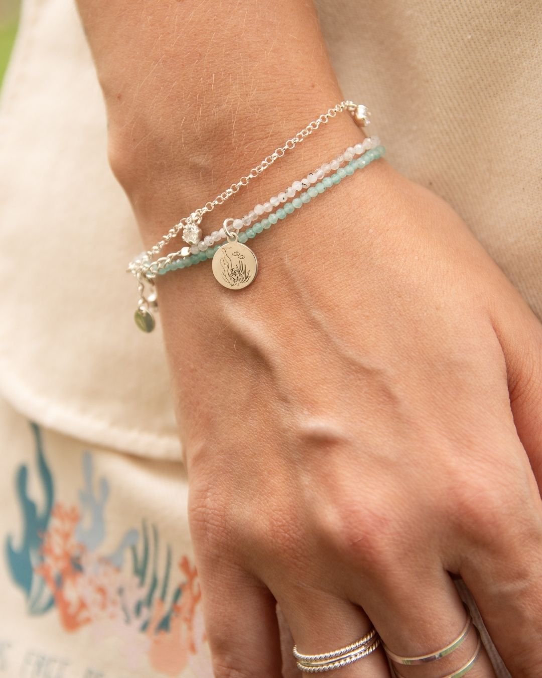 PULSEIRA PEDRA DA LUA + MEDALHA BE TRUE, BE FREE