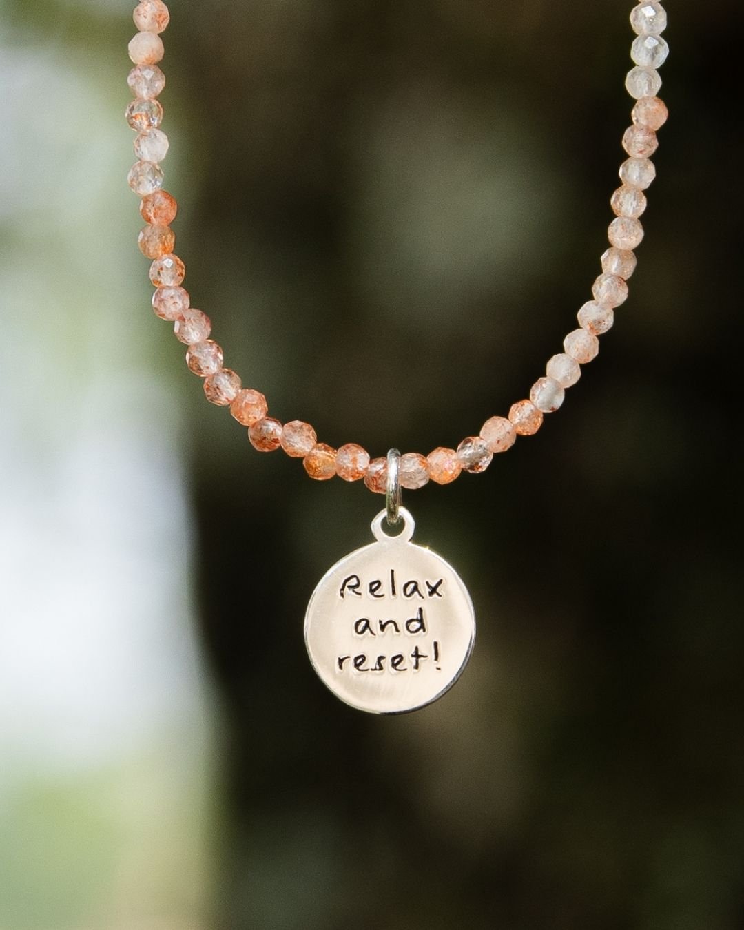 PULSEIRA PEDRA DO SOL + MEDALHA RELAX AND RESET
