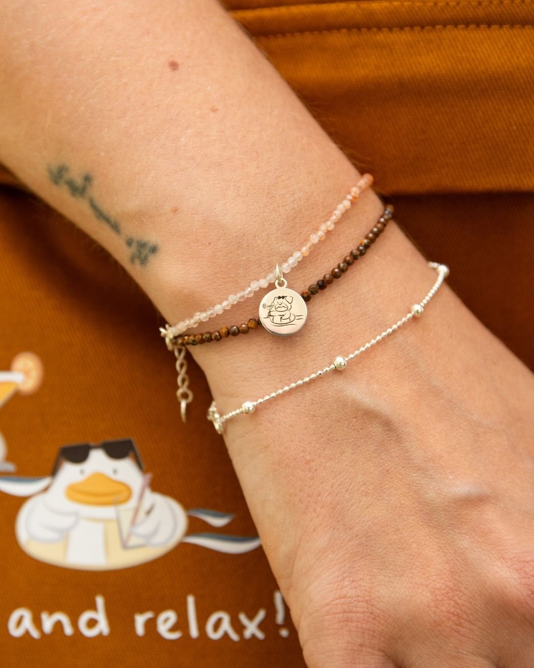 PULSEIRA PEDRA DO SOL + MEDALHA RELAX AND RESET