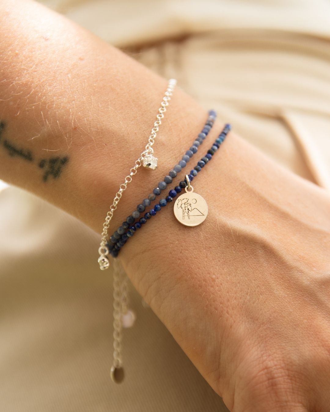 PULSEIRA PEDRA LÁPIS LAZULI + MEDALHA LET IT FLOW