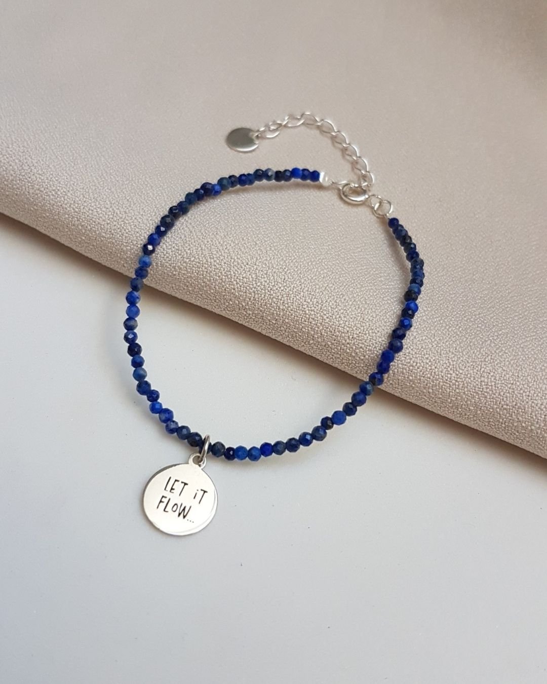 PULSEIRA PEDRA LÁPIS LAZULI + MEDALHA LET IT FLOW
