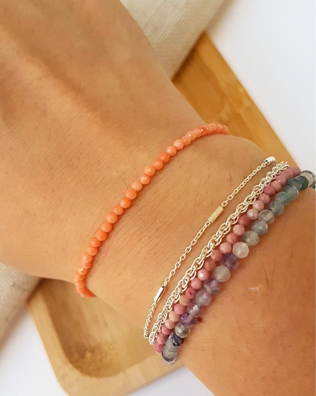 PULSEIRA PEDRAS CORAL LAPIDADA 2MM
