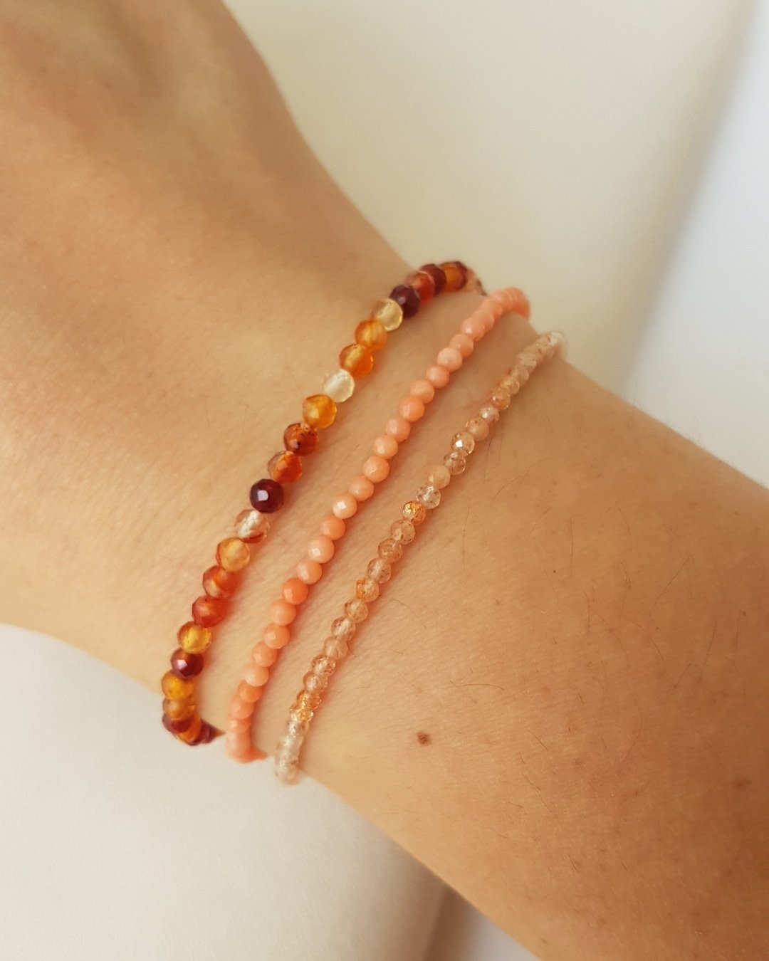 PULSEIRA PEDRAS CORAL LAPIDADA 2MM