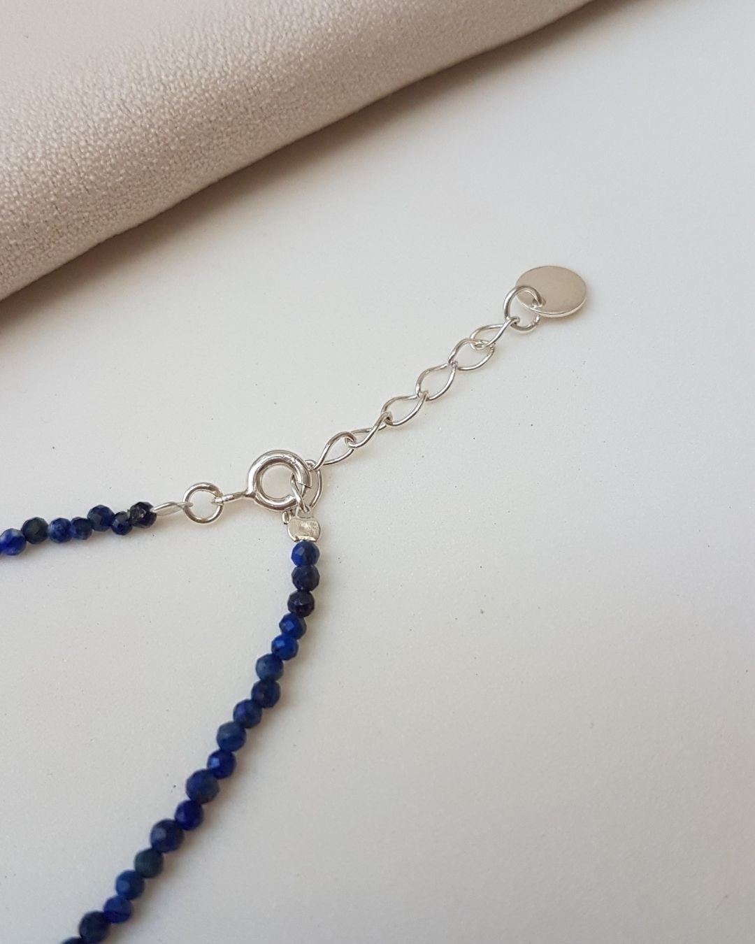 PULSEIRA PEDRAS LÁPIS LAZULI LAPIDADAS 2MM