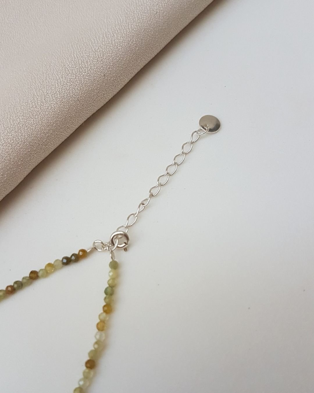 PULSEIRA PEDRAS PERIDOTO 2MM LAPIDADAS